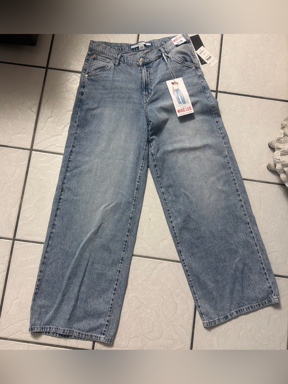 Celebrity Pink Adjustable Waist Wide Leg Jeans Light Wash Denim Size 9/29 NEW